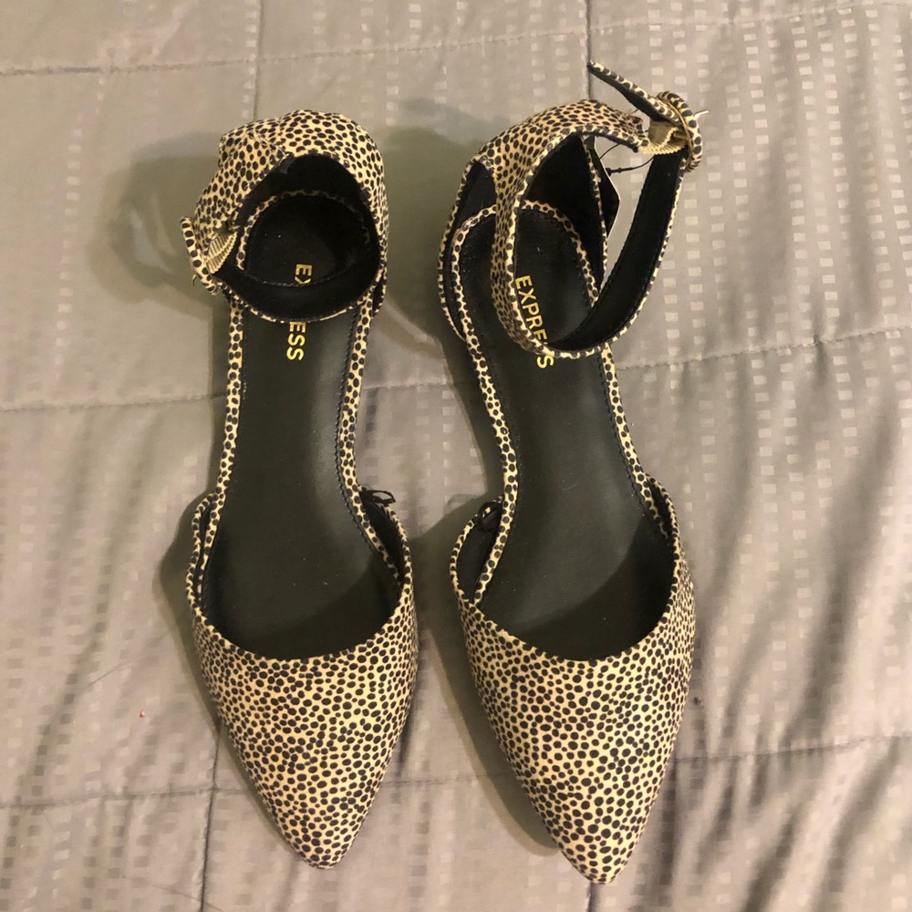 NWT leapord print flats